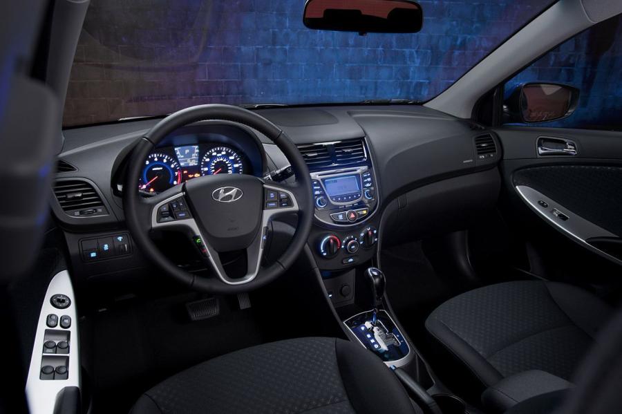  Hyundai Accent 2012 года  (фото 15 из 30)